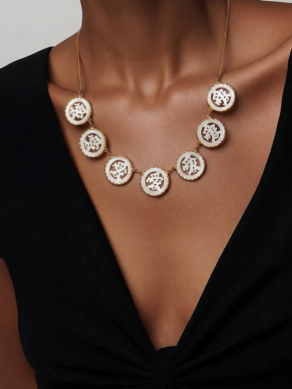 Beautiful long life carved mother of pearl necklace 1950’s